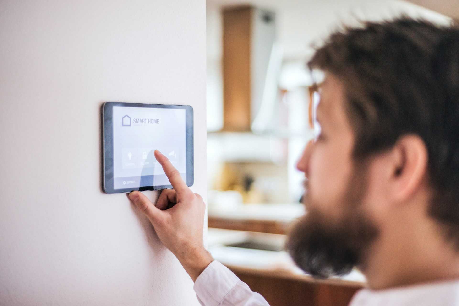 Improve Energy Efficiency and Comfort with a Smart Thermostat for Your Residential Space